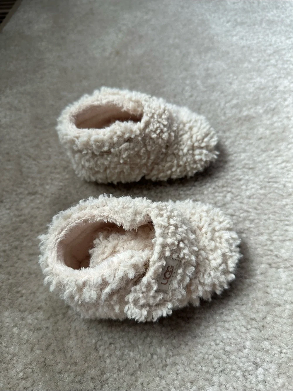 UGG Cozy Fuzzy Baby Booties - Cream bixbee size 2/3 (6-12 months)